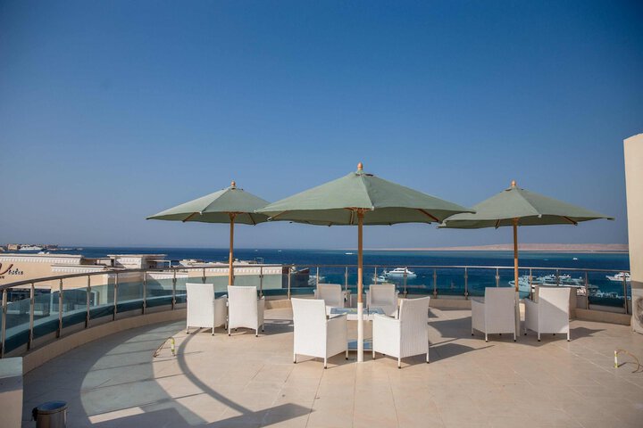 Sundeck 285 of 307