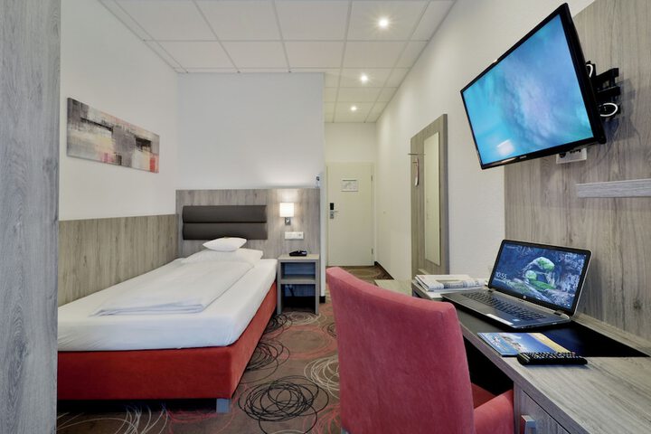 Room 8 of 48