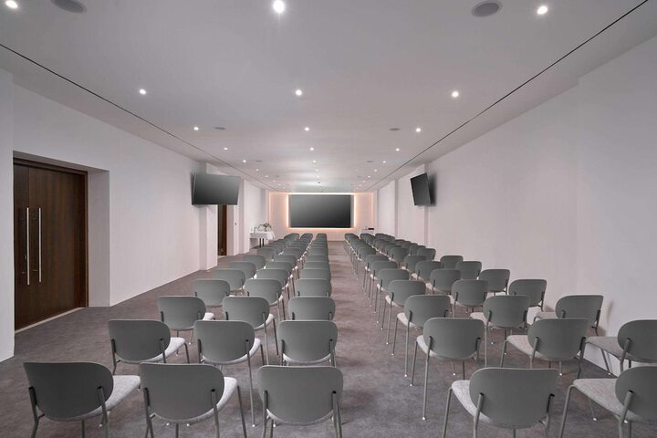 Business Center 98 of 110