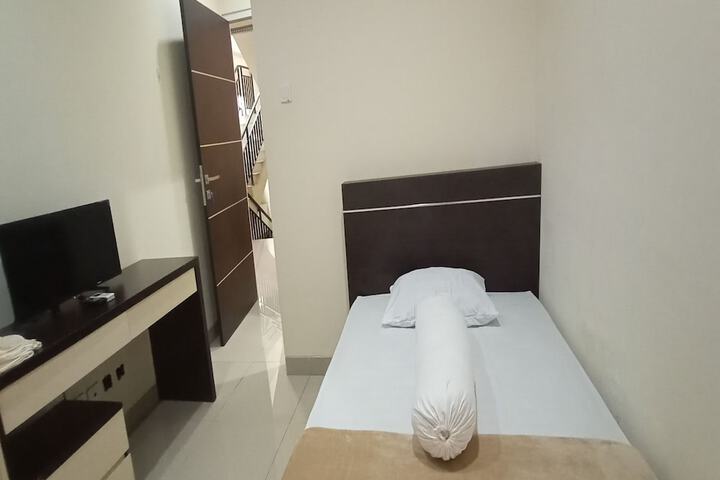 Room 7 of 13