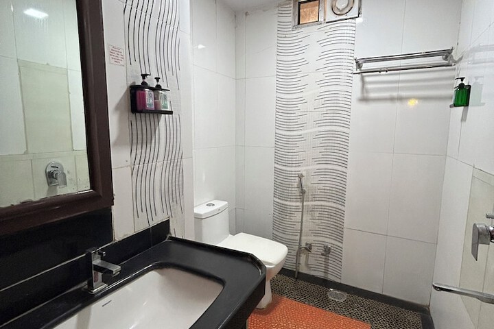 Room 15 of 16