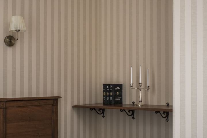 Room 13 of 34