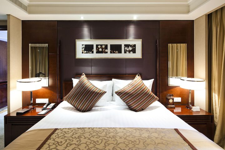 Room 11 of 40