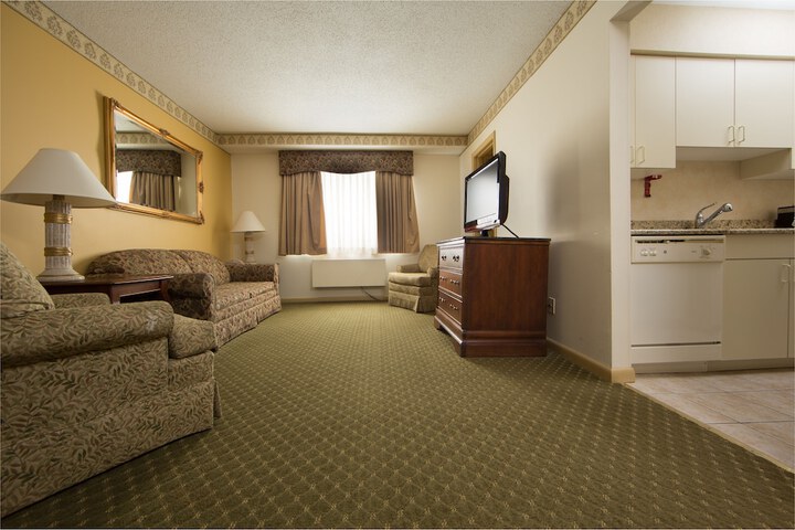 1 Bedroom Efficiency 2 Queen Beds Sofa (4 of 6)