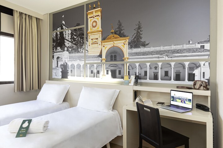Room 4 of 46