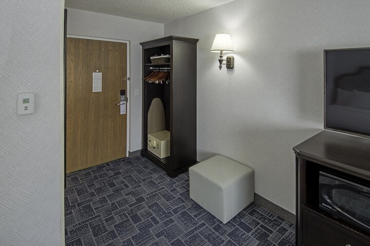 2 Double Beds (5 of 5)