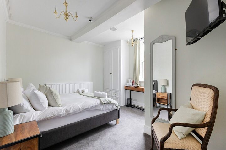Room 15 of 34