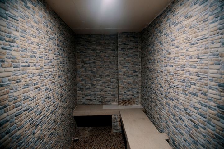 Room 24 of 43