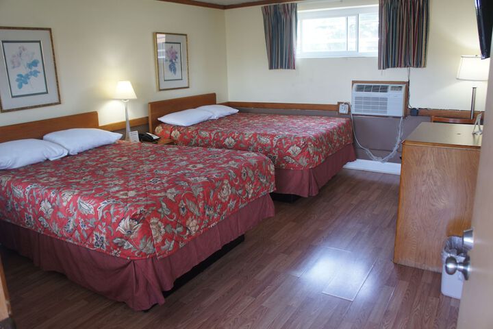2 Double Beds Ground Floor (3 of 12)
