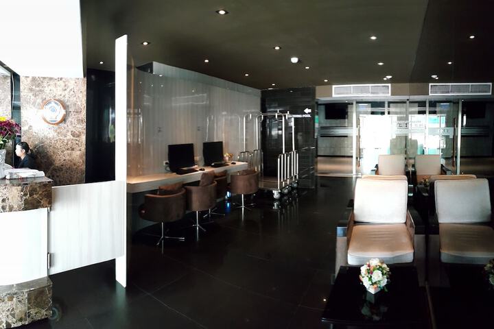 Entrance & Lobby