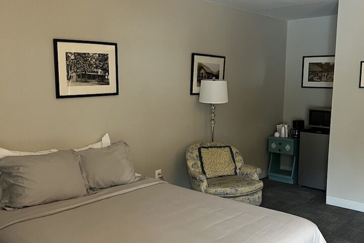 Room 10 of 32