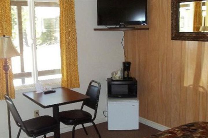 Room 8 of 10