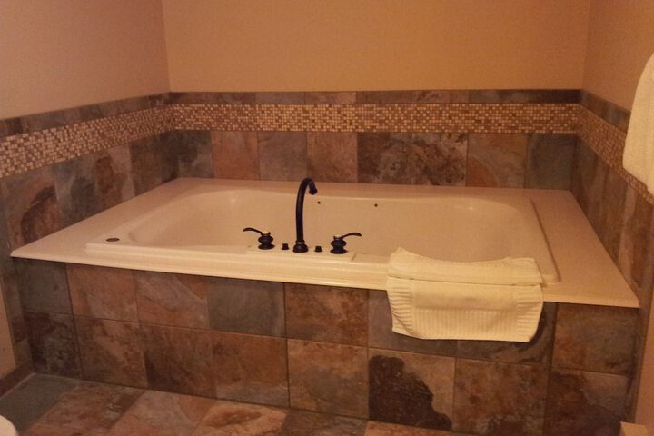 Jetted tub