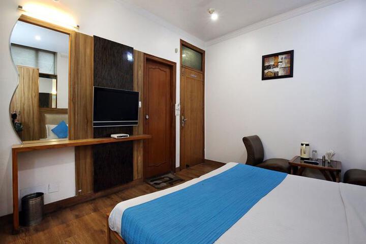 OYO 9230 HOTEL ROYAL BROOKS