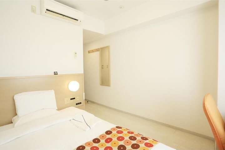 Room 13 of 31