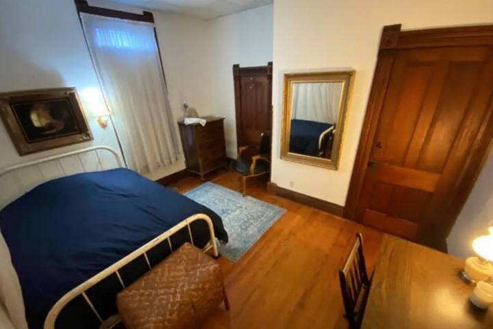 Room 3 of 12