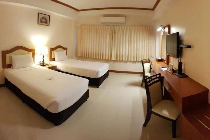 Room 4 of 48