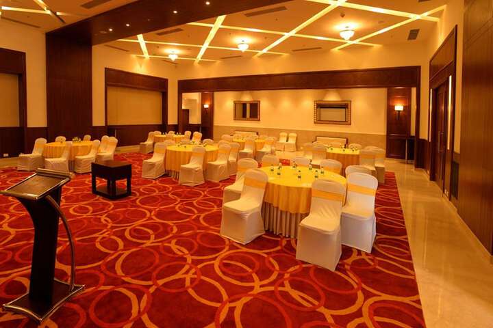 Ballroom/Hall 54 of 60