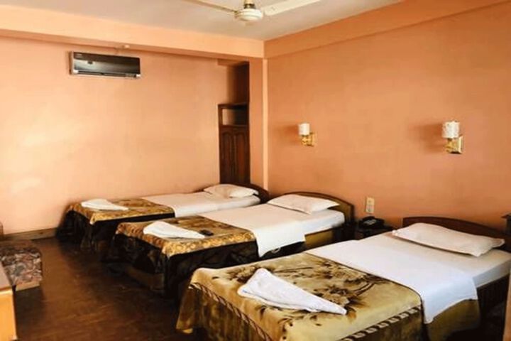 Room 6 of 8