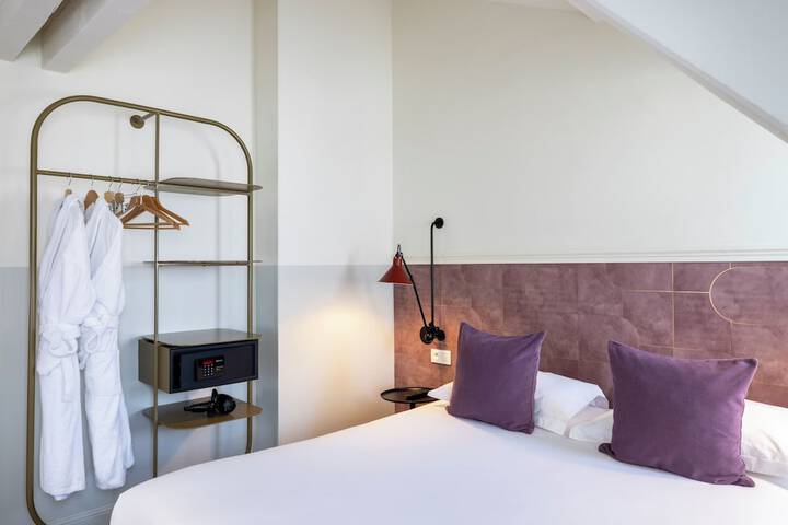 Room 21 of 42