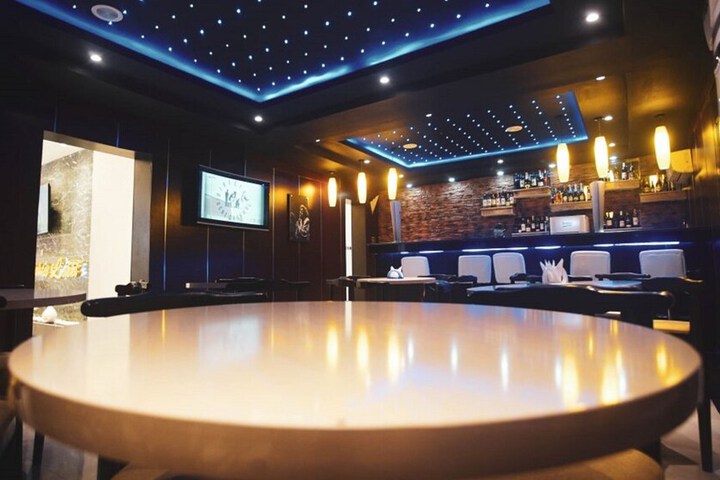 Lounge 21 of 25