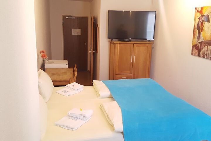 Room 7 of 60