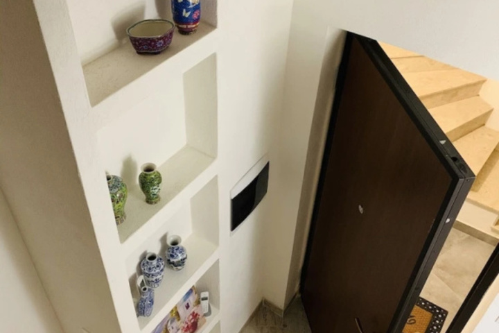 Room 13 of 23