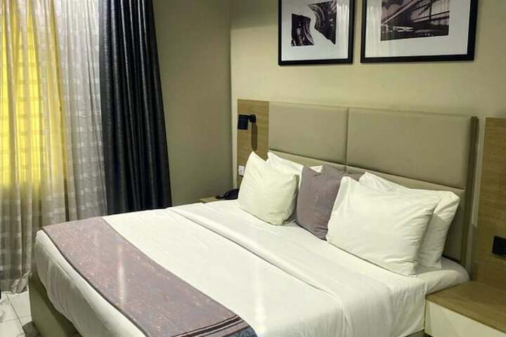 Room 6 of 37