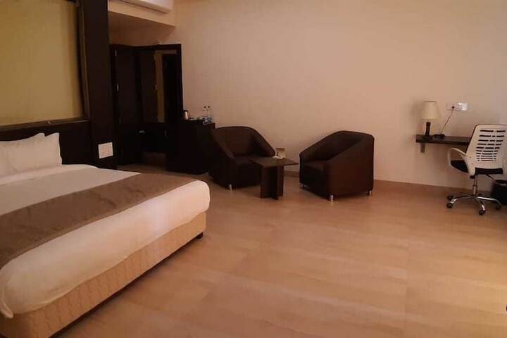 Room 9 of 48