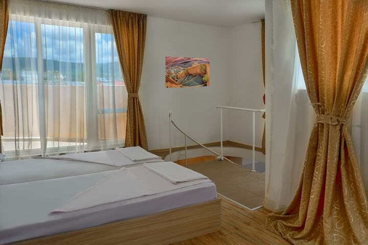Room 10 of 53