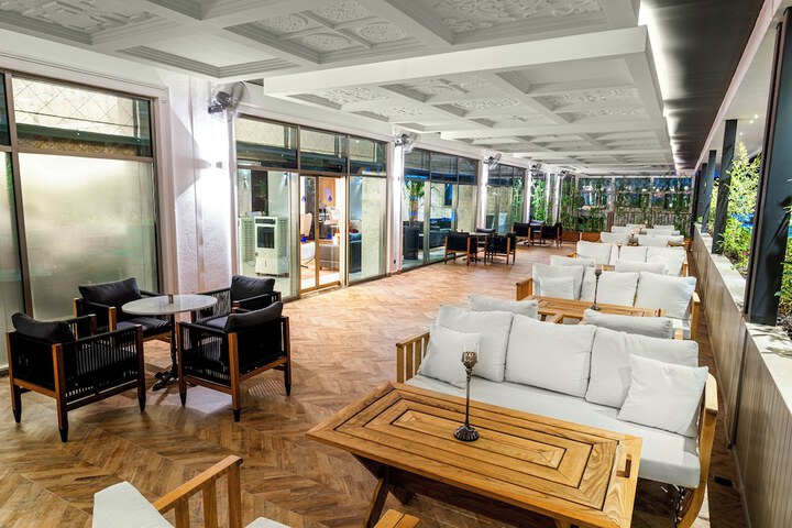 Lounge 110 of 152