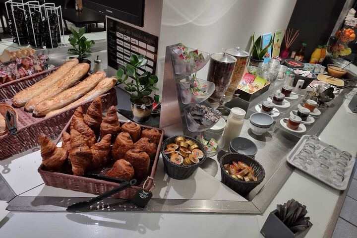 Dining 63 of 72