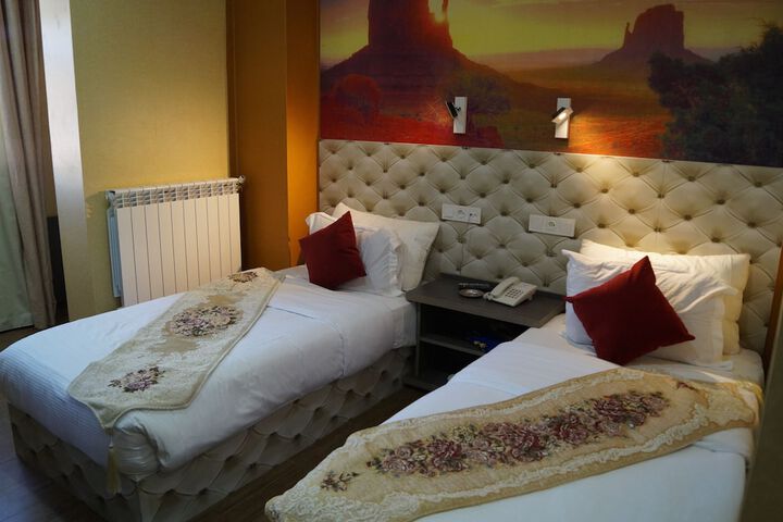 Room 6 of 44