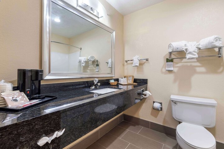 1 King Bed High Speed Internet Accessible Microwave and Refrigerator Desk Coffee Maker (6 of 11)