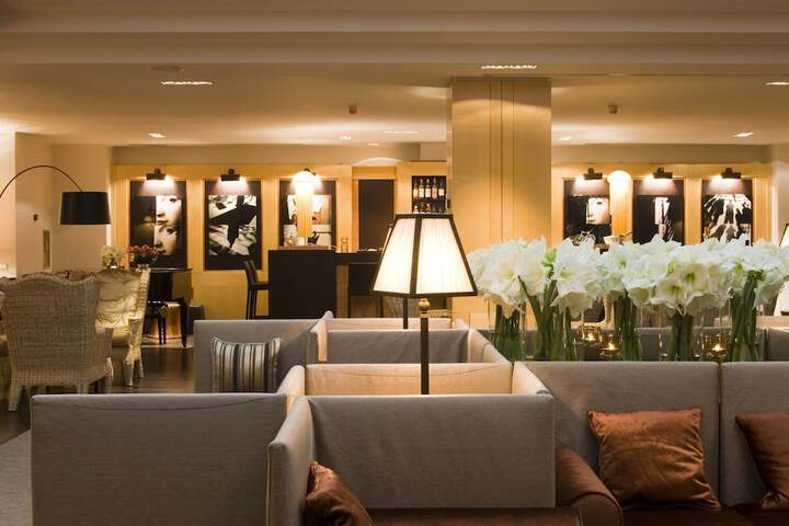 Lounge 115 of 134