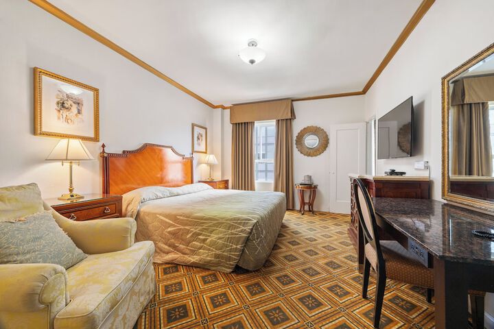 1 King Bed (10 of 33)