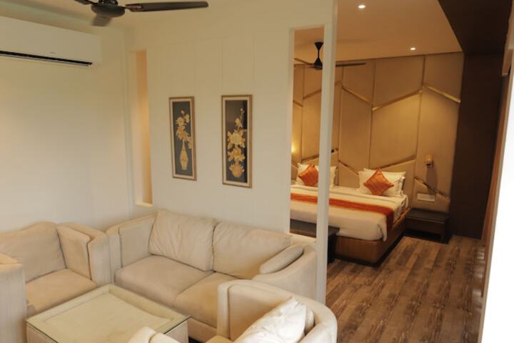 Room 26 of 49