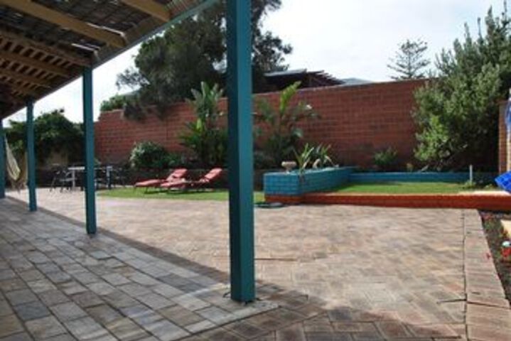 Hotel Exterior 11 of 26