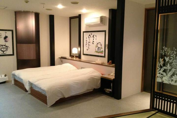 Room 9 of 43
