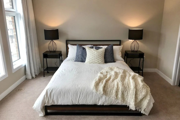 Room 2 of 10