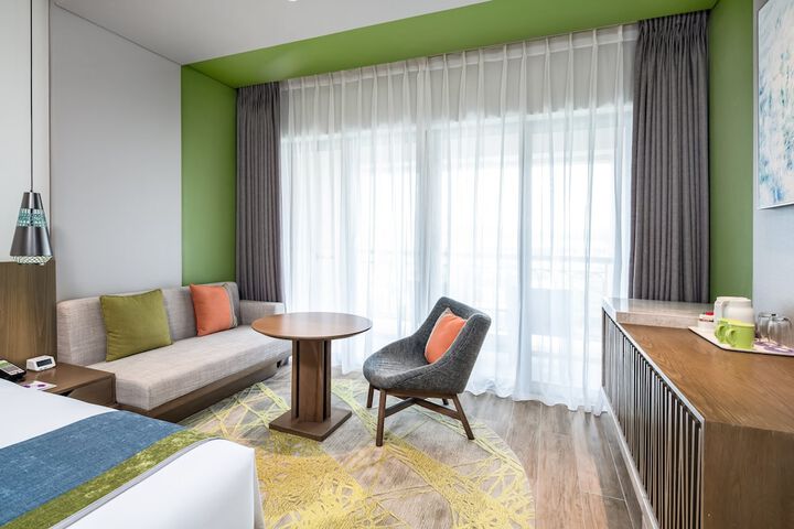 Room 12 of 191