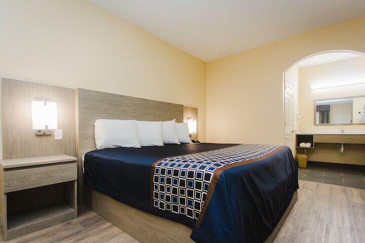 Room 4 of 49