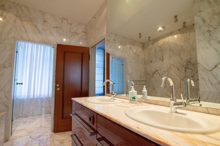 Room 10 of 72