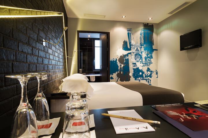 Room 21 of 32