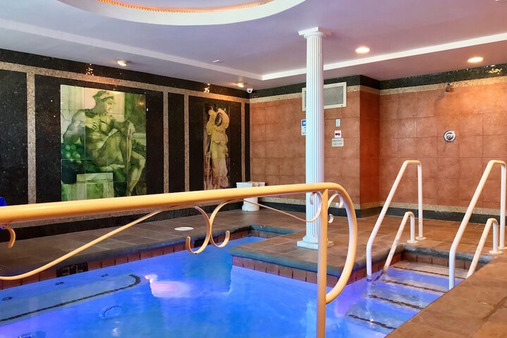 Indoor spa tub