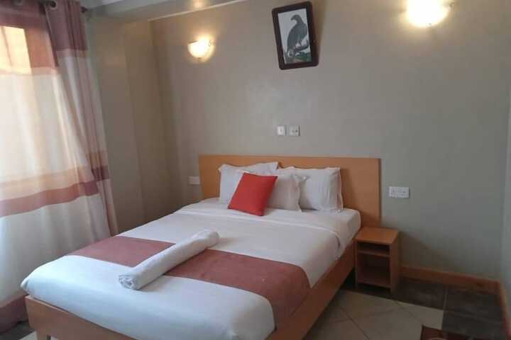 Room 4 of 7