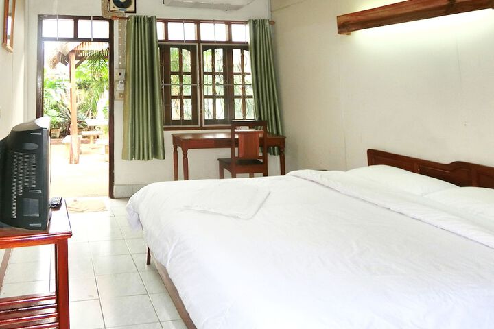 Room 8 of 34