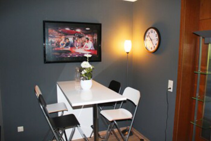 Room 8 of 18