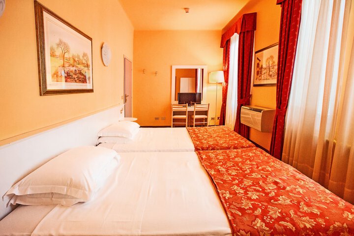Room 18 of 38