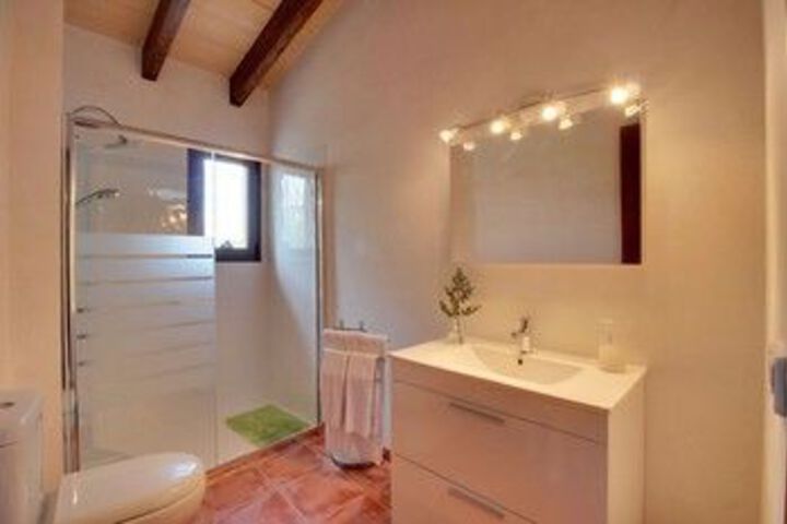 Room 3 of 25